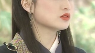 The beauties in ancient costumes in the past did not rely on bangs to create an atmosphere, but they