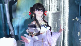 She's really so lively on stage!