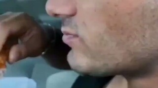 Lúc đầu tôi hơi cảm động, nhưng cuối cùng thì đó lại là Lão Lưu!