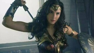 Người đẹp sexy, khoảnh khắc bùng cháy của Wonder Woman!