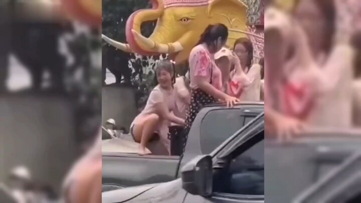这泼的也不是热水啊？怎么那么“烧”？