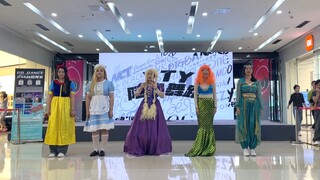 แค่เห็นการแต่งตัวก็รู้ได้เลยว่าเป็นโรดโชว์แบบไหน!