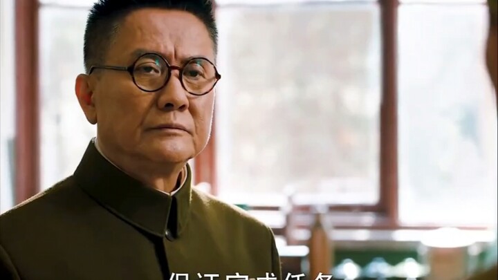 Cậu đúng là cái kiểu sĩ diện hão! Thi thì cứ thi, bày đặt xếp hạng làm gì?