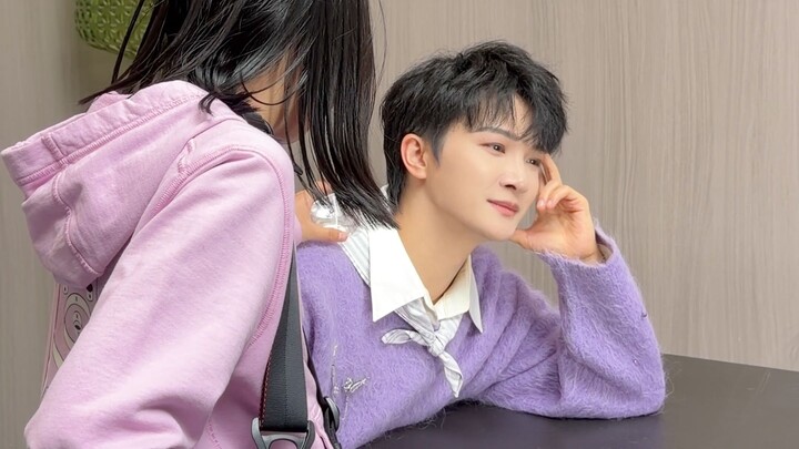 Đừng có động vào đâu! Chu Thâm: ??