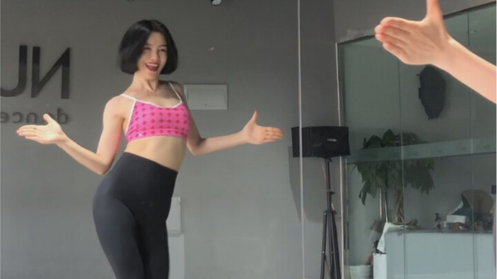 New girl group LE SSERAFIM's debut song "FEARLESS" chorus/I really love this part