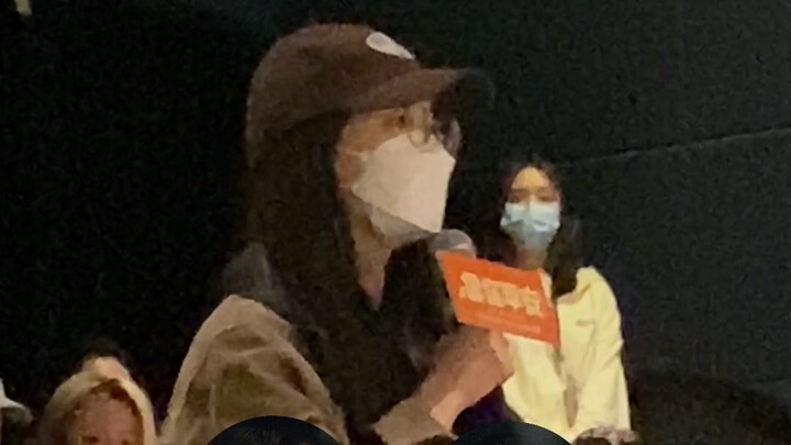 ظهرت جيانغ شو يينغ بمفاجأة في فعالية الترويج للفيلم «احمِ سلامك»، وعبّرت بامتعاض: “المخرج دا بنغ لم 