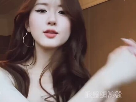 Sahabat karib Zhao Lusi benar-benar kaya raya! Setelan bulu domba langsung jadi pusat perhatian!