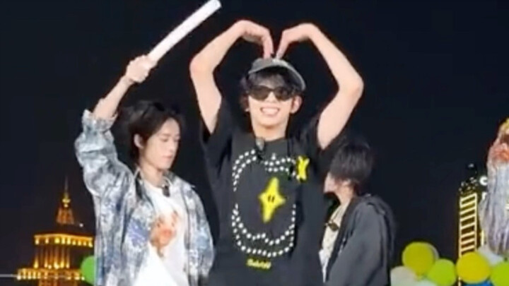 Trần Tuấn Minh cover vũ đạo nhóm nhạc nữ nonono! Rất tự tin và cực kỳ điển trai đấy