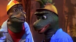 The toad behind is so cool!