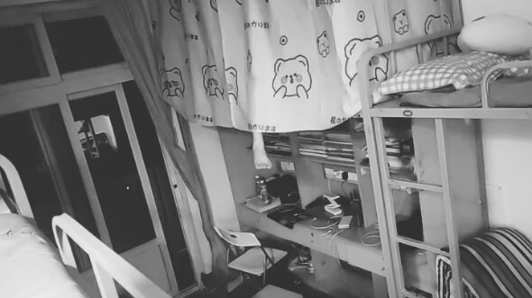 เพื่อนร่วมห้องถูกฆาตกรรม และศพยังถูกลากไปด้วย