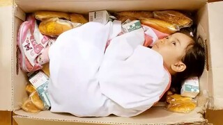 Một người cha chỉ số IQ của một đứa trẻ 6 tuổi bị bắt giam oan. Để được gặp con gái, bạn tù của ông 