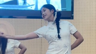 ใครร้องเพลงเกี่ยวกับฤดูใบไม้ผลิบ้าง?