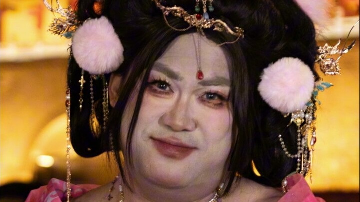 摄影师：表情崩成这样就别P了……