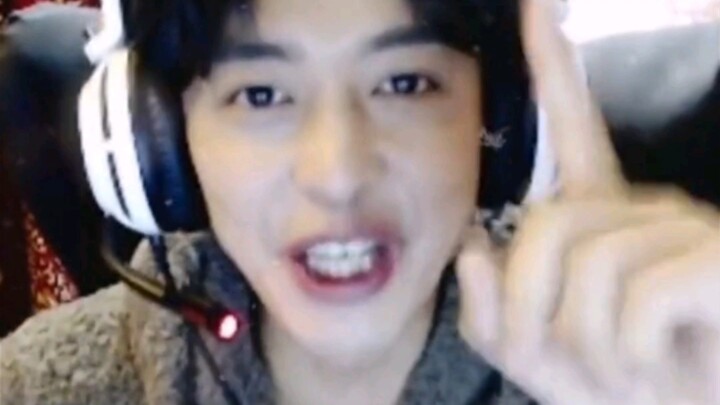 Zhang Wei (Li Jiahang) plays League of Legends with fellow streamers and claims he’s finally mastere