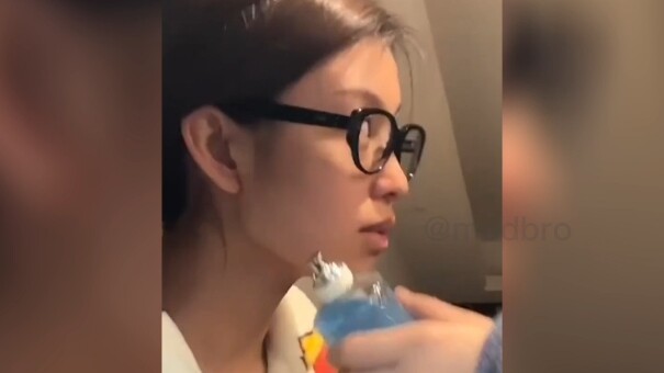 Bilang, siapa perempuan botak itu?