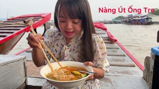 Út Ống Tre lần đầu tiên đi chợ nổi cái răng