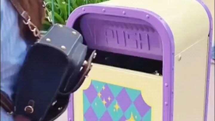 I want to go to Hongdi to see the trash can pusher!!