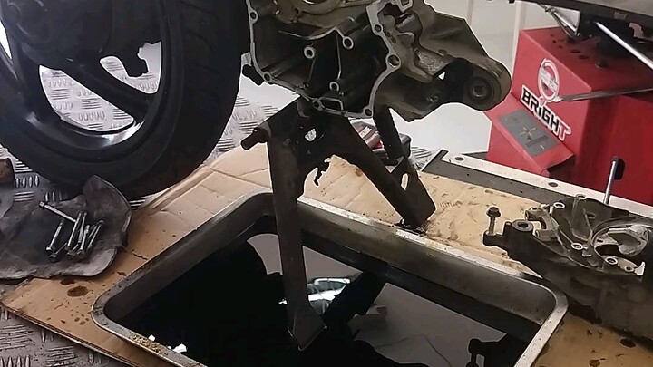 wag nyo tinitipid ang oil ng motor.. kasi mabigat sa bulsa ang gastos 8k-13k ph lng naman ✌️✌️✌️✌️