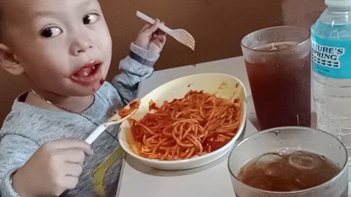 Jollibee spaghetti..baby nije eating yummy 🙂🙂🙂😀😀😀