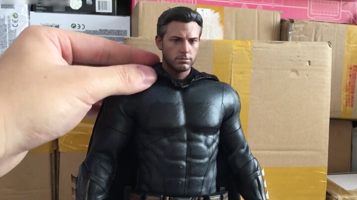 Can two good heads save a product? 丨Hottoys Justice League Batman