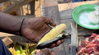 Mencicipi pisang panggang khas dan bir saus udang lokal