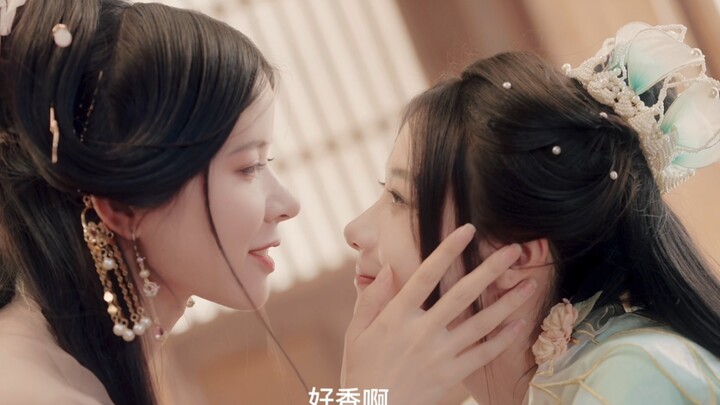 Cô ấy là người tôi muốn bảo vệ suốt ba đời. "Cô ấy là đóa hoa linh lan do chính tay tôi trồng. Cô ấy