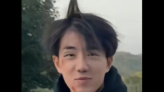 ผู้กำกับหยางส่งเสียงดังแหลมทุกวัน ข้างหน้าพี่สองกระโดดม้าจนบาดเจ็บ ข้างหลังเด็กน้อยปีนกำแพงกลับบ้าน