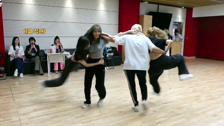 [TWICE] Goes all out trying the “big wheel” move on their junior’s Circus stage performance, hinting