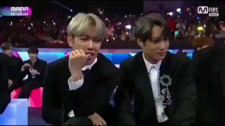 【EXO】原来这个名场面多亏了工作人员呐