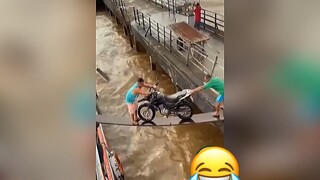 Xem đố không cười 😂