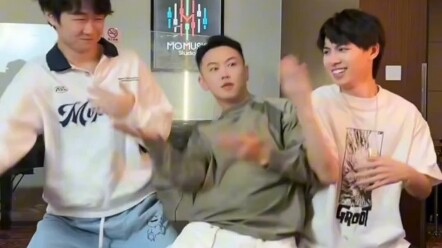 [皮皮虾/487/贺导]我的评价是贺导不如低保夹得好（附贺导拜年）