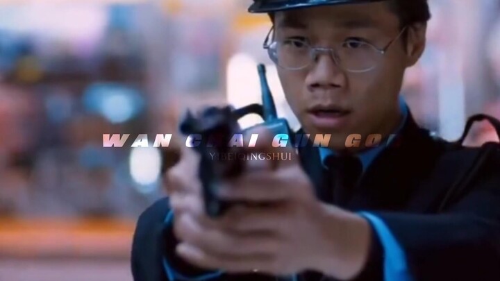 Yang ditakuti bukan karena dia polisi, melainkan karena “jago tembak” di Wan Chai memang benar-benar