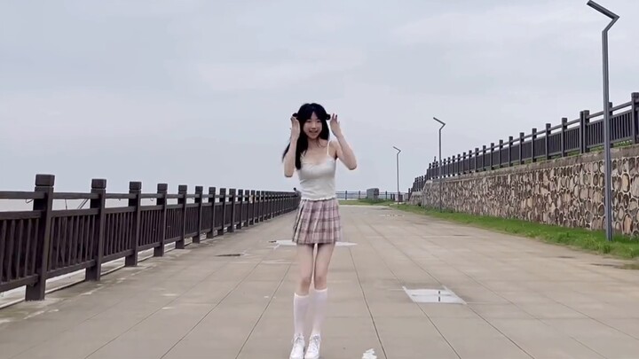 [Hẹn hò với tôi] Lại là một ngày nữa dành cho những nữ sinh không trang điểm bước đi và nhảy múa\(//
