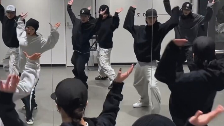 Hasumi choreography. Simple hip-hop elements and rhythms can also create a beautiful dance. Bops Goi