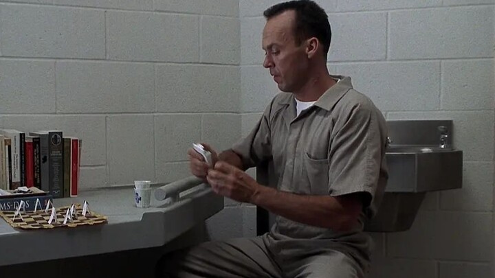 Pria ini dengan paksa mematahkan jari hanya untuk melarikan diri dari penjara