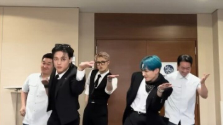 [ATEEZ] Bouncy_Challenge: The three big show-offs vibe with the security team in a green chili peppe