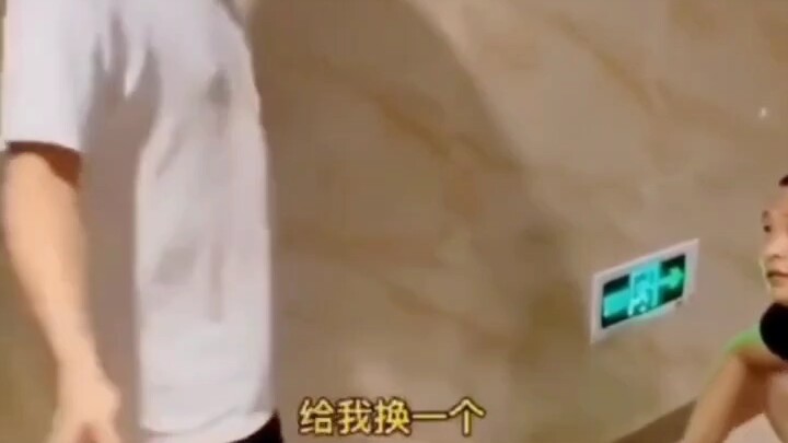 开锁师傅脸都快笑烂了