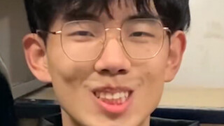 这TM是人类能做出来的表情！？