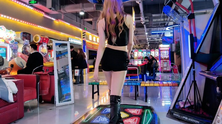 172cm tall lady in thigh-high boots, sexy back jazz dance machine～