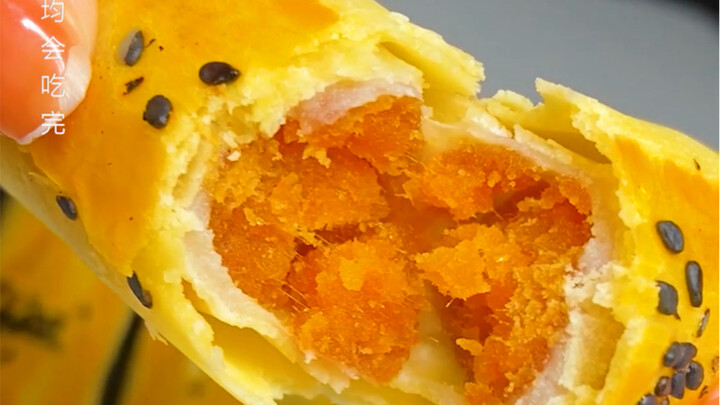 ความกรอบกับความนุ่มละมุน ผสมผสานกันอย่างลงตัว โรลหมูฝอยแบบนี้คุณเคยลองไหม?