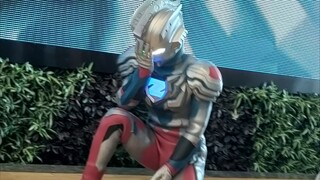 Zeta became autistic after scaring a child to tears [2021.12.12 Shenyang K11 Kai Zhile Ultraman Zeta