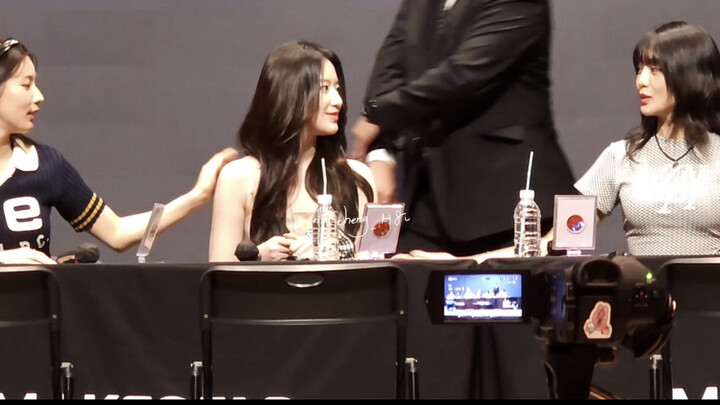 Diệp Thư Hoa: Các onnie ơi, cứ chẻ tôi làm đôi đi