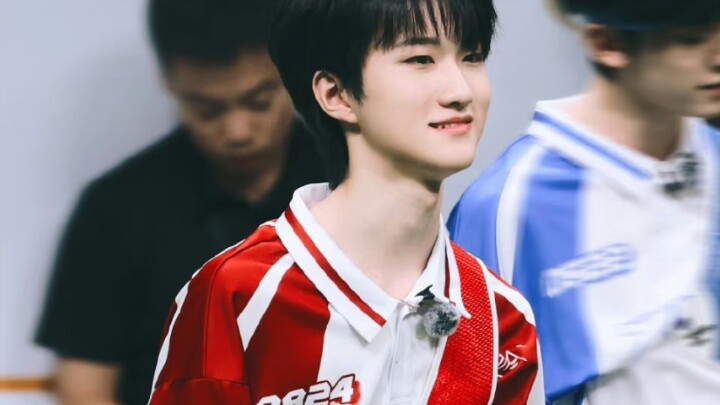 街舞少年黄朔表演breaking