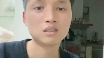 Bapak spiritual Mai Di mengajar larut malam