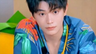 Saya agak merindukan Ding Yuxi yang manis dan lembut di variety show (kapan Brother Haixia akan meng