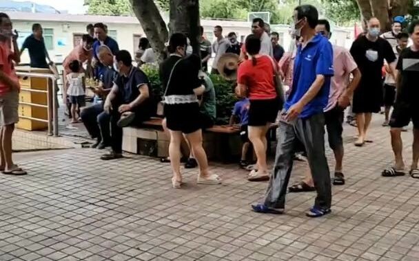 บ้านจัดสรรหมู่บ้านถังชุน พื้นที่ 104 ตร.ม. ค่าส่วนกลางกินพื้นที่ไป 26 ตร.ม. ยังไม่มีใครมารับบ้าน ชาว