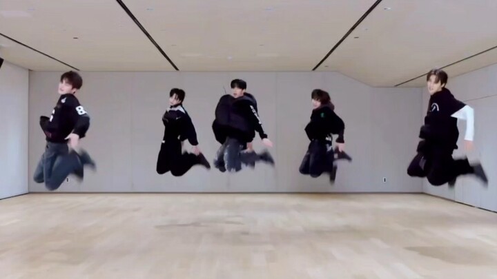 【TWS】Hybe có thể tổ chức một giải nhảy cao nội bộ không? Nhà chúng ta có đầy “bánh mì” sẵn sàng đại 