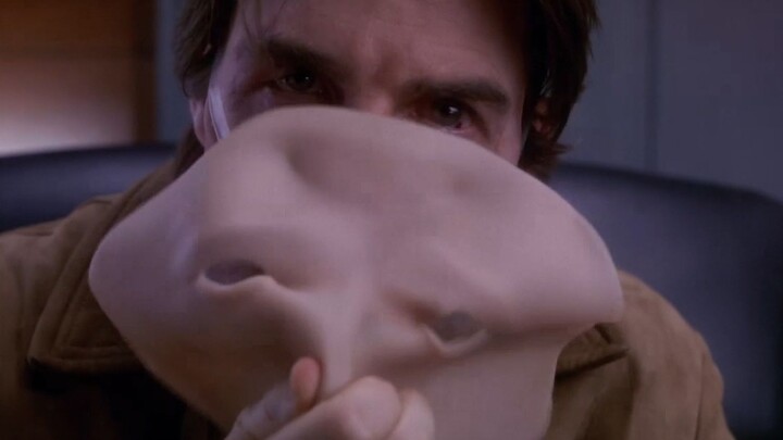 A rich second-generation heir lived for 150 years wearing a mask—only to realize after taking it off