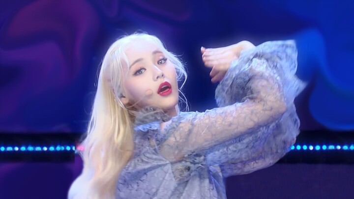 Lagu apa yang paling ingin netizen lihat dibawakan di Queendom? Kostum kupu-kupu LOONA yang bisa dig