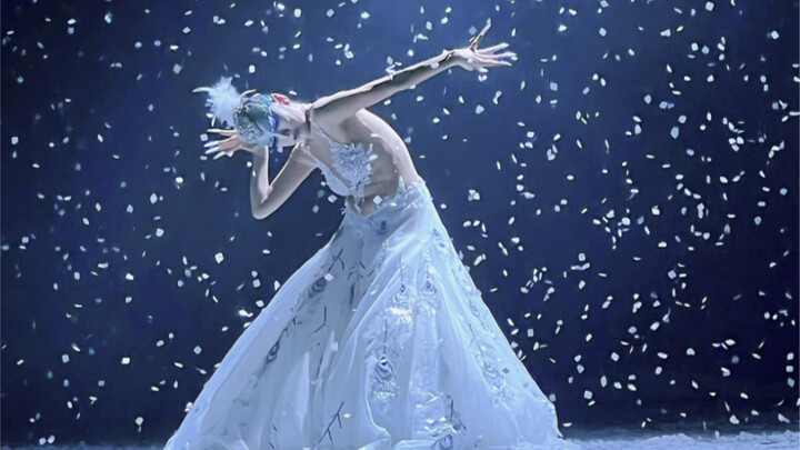 Yang Liping’s final masterpiece, “Peacock,” has come to a perfect close—heartbreakingly beautiful to